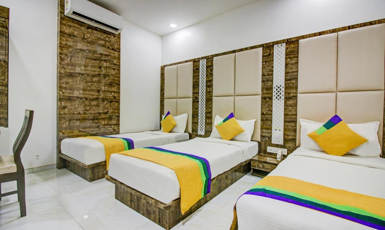 Hotel Magnet Terminal-2 Мумбаи Экстерьер фото