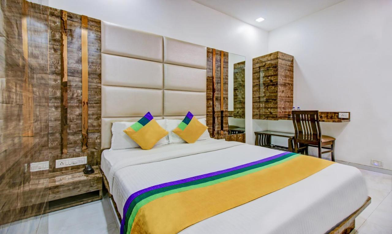 Hotel Magnet Terminal-2 Мумбаи Экстерьер фото