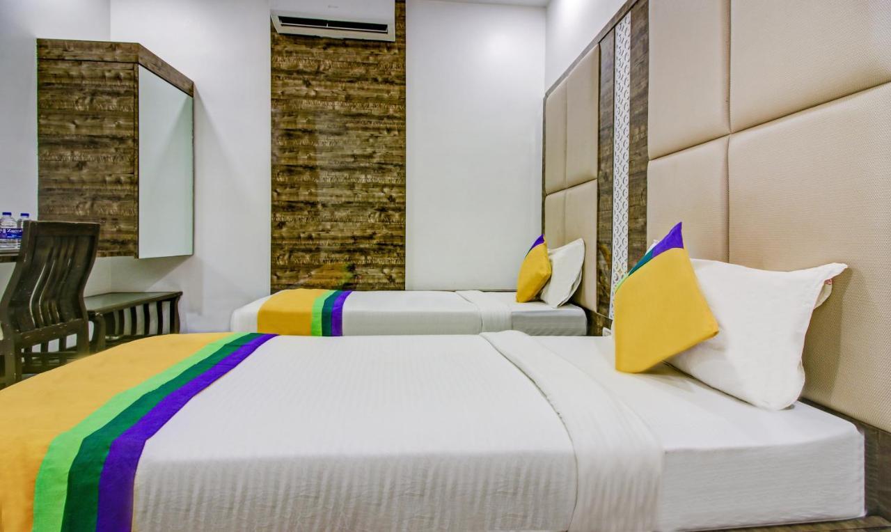 Hotel Magnet Terminal-2 Мумбаи Экстерьер фото